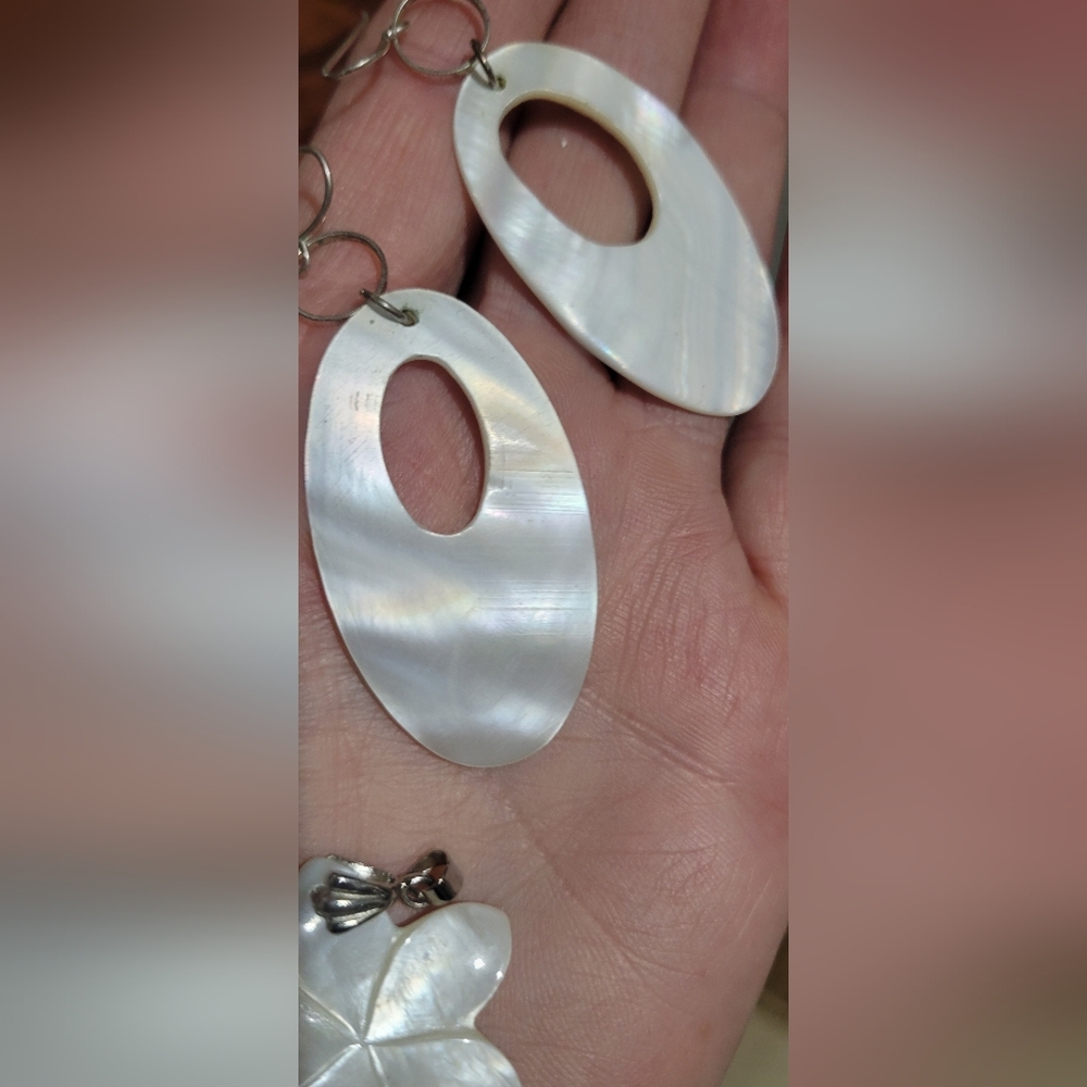 MCM Shell Pendant & Earring Set - Picture 3 of 3